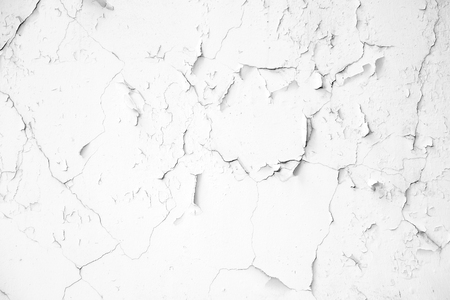 Old white grunge concrete wall background with crack texture from color paintの写真素材