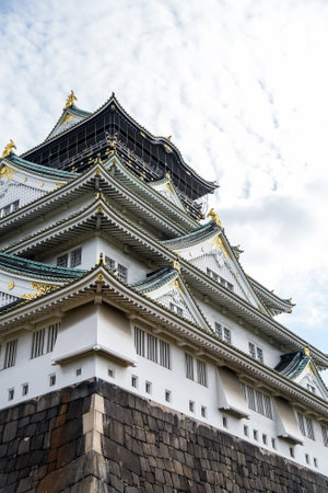 Osaka castle with cloudy sky, This building is a famous landmark in Osaka, Japanのeditorial素材