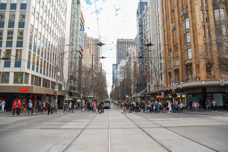 MELBOURNE, AUSTRALIA - JULY 18, 2016 : Unidentified people walk in Melbourne city, Victoria, Australia.のeditorial素材