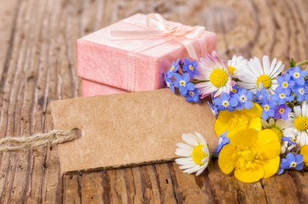 Gift box with flowers and cardの写真素材