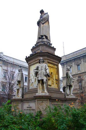 Statue of Leonardo at Piazza della Scalaの写真素材