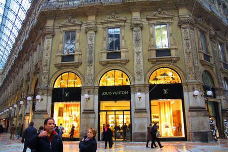 A Louis Vuitton outlet at Galleria Vittorio Emanuele II, Milanのeditorial素材