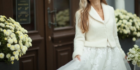 Beautiful bride waiting her groom - closeup shotの写真素材