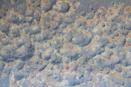 Varicoloured mineral deposit of paint of powder-like enamel