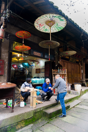 People at a shop selling traditional Chinese umbrellaのeditorial素材