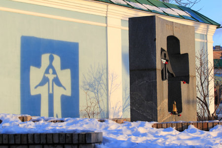 Kyiv, Ukraine - December 24, 2017: Memorial to the Holodomor victims of 1932-1933 famine in Ukraine, installed on Mykhailivska square.のeditorial素材