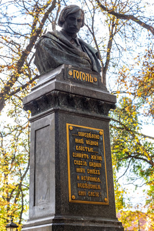 Nizhyn, Ukraine - October 17, 2021: Monument to Nikolai Gogol, a Russian novelist, short story writer and playwright of Ukrainian origin, located on Gogol Square in central Nezhin.のeditorial素材