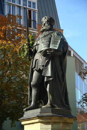 Jena, Germany - October 16, 2024: Statue of John Frederick I, Elector of Saxony and the founder of University of Jena on central Market Square in the Old Town of Jena, Thuringiaのeditorial素材