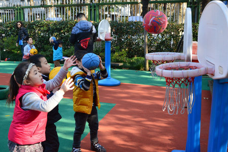 warm winter sun to participate in outdoor sportsのeditorial素材