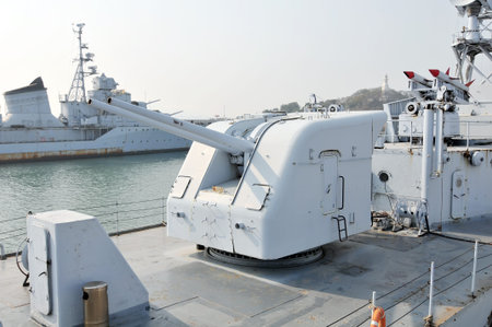 Warship artillery