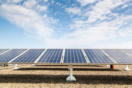 Power plant using renewable solar energy