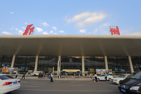 ZHENGZHOU, CHINA - MAY 2: Busy traffic in front of the terminal 2 departure hall of Zhengzhou Xinzheng Airport, Zhengzhou, Henan, China, May 2, 2016のeditorial素材