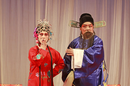 LUANNAN COUNTY - NOVEMBER 25: The ancient costume PingJu " QianKun-Fu-Shou Mirror" still in the ChengZhaoCai grand theater, on november 28, 2013, luannan county, hebei province, china.のeditorial素材