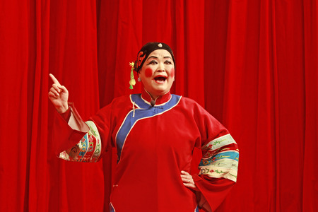 LUANNAN COUNTY - NOVEMBER 25: The ancient costume PingJu " QianKun-Fu-Shou Mirror" still in the ChengZhaoCai grand theater, on november 28, 2013, luannan county, hebei province, china.のeditorial素材