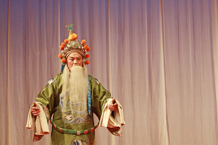LUANNAN COUNTY - NOVEMBER 25: The ancient costume PingJu " QianKun-Fu-Shou Mirror" still in the ChengZhaoCai grand theater, on november 28, 2013, luannan county, hebei province, china.のeditorial素材