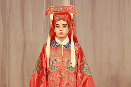 LUANNAN COUNTY - NOVEMBER 25: The ancient costume PingJu " QianKun-Fu-Shou Mirror" still in the ChengZhaoCai grand theater, on november 28, 2013, luannan county, hebei province, china.のeditorial素材