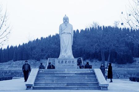 JING COUNTY - DECEMBER 8: The Zhou Yafu stone carving in the YaFu cemetery on december 8, 2013, jing county, hebei province, China. のeditorial素材