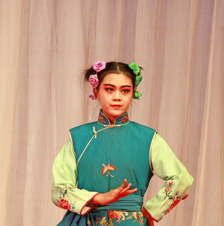 LUANNAN COUNTY - NOVEMBER 25: The ancient costume PingJu " QianKun-Fu-Shou Mirror" still in the ChengZhaoCai grand theater, on november 28, 2013, luannan county, hebei province, china.のeditorial素材