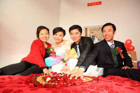 LUANNAN COUNTY - DECEMBER 29: The couple with the bride and groom look forward to a better life in the future, in chinese wedding, on december 29, 2013, Luannan County, Hebei Province, China.のeditorial素材