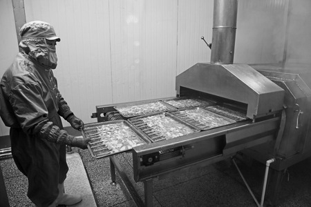 Workers in processed foods, in a factory, on December 20, 2013, tangshan city, hebei province, China. 
のeditorial素材