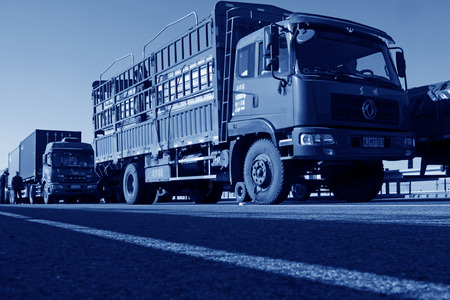 TIANJIN - DECEMBER 9: The heavy duty trucks were stopped on the highway Because of the traffic jam, on December 9, 2013, tianjin, China. 
のeditorial素材