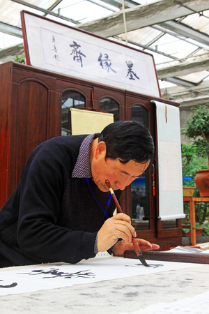 TANGSHAN CITY - FEBRUARY 6: The calligrapher Chen Peiyu seal on the calligraphy work, on february 6, 2014, Tangshan city, Hebei province, China. のeditorial素材
