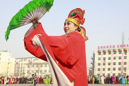 LUANNAN COUNTY - FEBRUARY 11: People wearing colorful clothes, performing yangko dance in the street, during the Chinese Lunar New Year, February 11, 2014, Luannan County, Hebei Province, China.
のeditorial素材