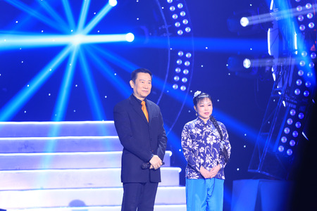 LUANNAN COUNTY - JANUARY 3: The CCTV opera channel host Zhao Baole and competitors on the stage, in the ChengZhaoCai grand theater, January 3, 2014,luannan county, hebei province, china.のeditorial素材