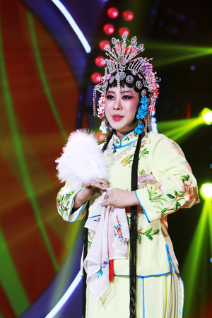 LUANNAN COUNTY - JANUARY 4: The female role in Chinese opera on the stage, in the ChengZhaoCai grand theater, January 4, 2014,luannan county, hebei province, china.
のeditorial素材