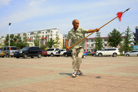 LUANNAN COUNTY - JUNE 29: a man was performing red-tasselled spear in the square, on june 29, 2014, LuanNan county, hebei province, China 
のeditorial素材