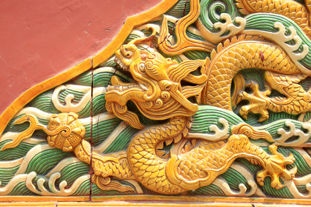 BEIJING - MAY 23: Glazed tile dragon shaped puzzles in the Beihai Park, on may 23, 2014, Beijing, China
のeditorial素材