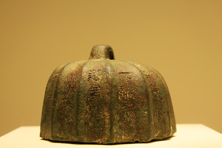 CHINA - QIN DYNASTY (221-206 BC) : Melon shaped Bronze Weight, Qin Dynasty (221-206 BC), collection in the China national museum, Beijing, China.
のeditorial素材