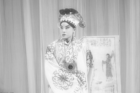 LUANNAN COUNTY - NOVEMBER 25: The ancient costume PingJu " QianKun-Fu-Shou Mirror" still in the ChengZhaoCai grand theater, on november 28, 2013, luannan county, hebei province, china.のeditorial素材