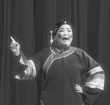 LUANNAN COUNTY - NOVEMBER 25: The ancient costume PingJu " QianKun-Fu-Shou Mirror" still in the ChengZhaoCai grand theater, on november 28, 2013, luannan county, hebei province, china.のeditorial素材