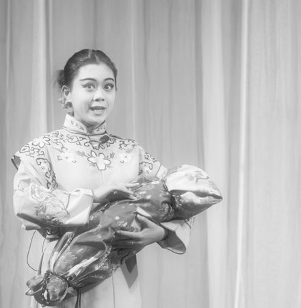 LUANNAN COUNTY - NOVEMBER 25: The ancient costume PingJu " QianKun-Fu-Shou Mirror" still in the ChengZhaoCai grand theater, on november 28, 2013, luannan county, hebei province, china.のeditorial素材