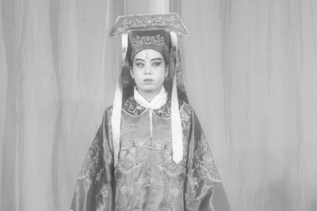 LUANNAN COUNTY - NOVEMBER 25: The ancient costume PingJu " QianKun-Fu-Shou Mirror" still in the ChengZhaoCai grand theater, on november 28, 2013, luannan county, hebei province, china.のeditorial素材