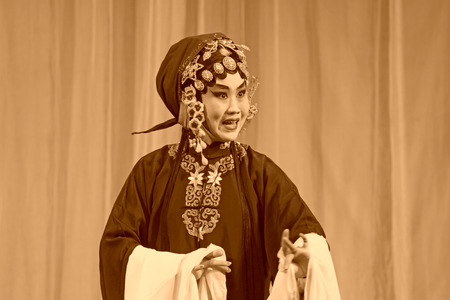 LUANNAN COUNTY - NOVEMBER 25: The ancient costume PingJu " QianKun-Fu-Shou Mirror" still in the ChengZhaoCai grand theater, on november 28, 2013, luannan county, hebei province, china.のeditorial素材