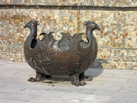 FENGNING COUNTY - AUGUST 20: lucky bird sculpture in a park, on august 20, 2014, Fengning County, Hebei Province, China のeditorial素材