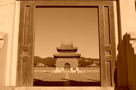 ZUNHUA - DECEMBER 15: The dragon-phoenix door and stone floor landscape architecture, in the Eastern Tombs of the Qing Dynasty, on december 15, 2013, ZunHua, hebei province, China.のeditorial素材
