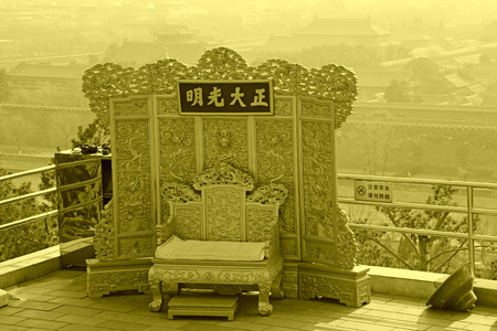 BEIJING - DECEMBER 22: The words "Zheng da guang ming" written on the horizontal inscribed board, screen and emperor throne, in the Jingshan Park, December 22, 2013, Beijing, China.のeditorial素材