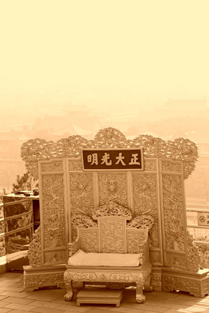 BEIJING - DECEMBER 22: The words "Zheng da guang ming" written on the horizontal inscribed board, screen and emperor throne, in the Jingshan Park, December 22, 2013, Beijing, China.のeditorial素材