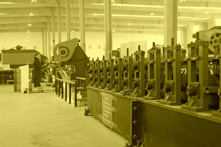 TANGSHAN - DECEMBER 22: The transmission device on the production line, in a solar equipment production workshop on december 22, 2013, tangshan, china.のeditorial素材