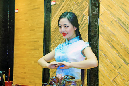 LUANNAN COUNTY - SEPTEMBER 13: female models perform the tea ceremony, on september 13, 2014, Luannan County, Hebei Province, Chinaのeditorial素材