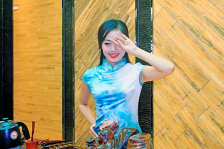 LUANNAN COUNTY - SEPTEMBER 13: female models perform the tea ceremony, on september 13, 2014, Luannan County, Hebei Province, Chinaのeditorial素材