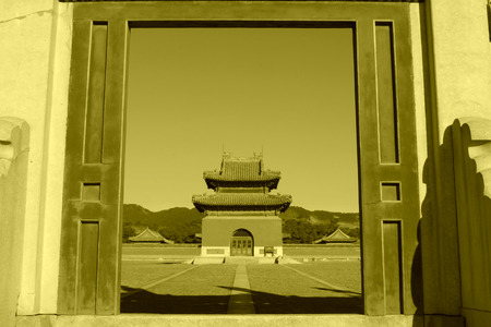 ZUNHUA - DECEMBER 15: The dragon-phoenix door and stone floor landscape architecture, in the Eastern Tombs of the Qing Dynasty, on december 15, 2013, ZunHua, hebei province, China.のeditorial素材