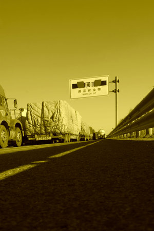 TIANJIN - DECEMBER 9: The heavy duty trucks were stopped on the highway Because of the traffic jam, on December 9, 2013, tianjin, China.のeditorial素材