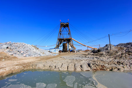 LUANNAN COUNTY - OCTOBER 13: Drilling derrick and sewage pool in MaCheng iron mine, on october 13, 2014, Luannan County, Hebei Province, Chinaのeditorial素材
