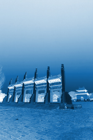 ZUNHUA - DECEMBER 15: The dragon and phoenix door landscape architecture, in the Eastern Tombs of the Qing Dynasty, on december 15, 2013, ZunHua, hebei province, China.のeditorial素材