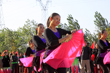 LUANNAN COUNTY - SEPTEMBER 27: dance performance at the National Day party, on september 27, 2014, Luannan County, Hebei Province, Chinaのeditorial素材