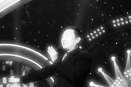 LUANNAN COUNTY - JANUARY 4: The CCTV opera channel host Zhao Baole on the stage, in the ChengZhaoCai grand theater, January 4, 2014,luannan county, hebei province, china.のeditorial素材